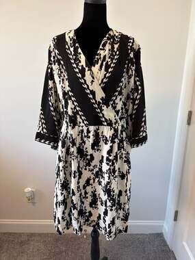 Cabi Black & White Floral Houndstooth Check Wrap Dress